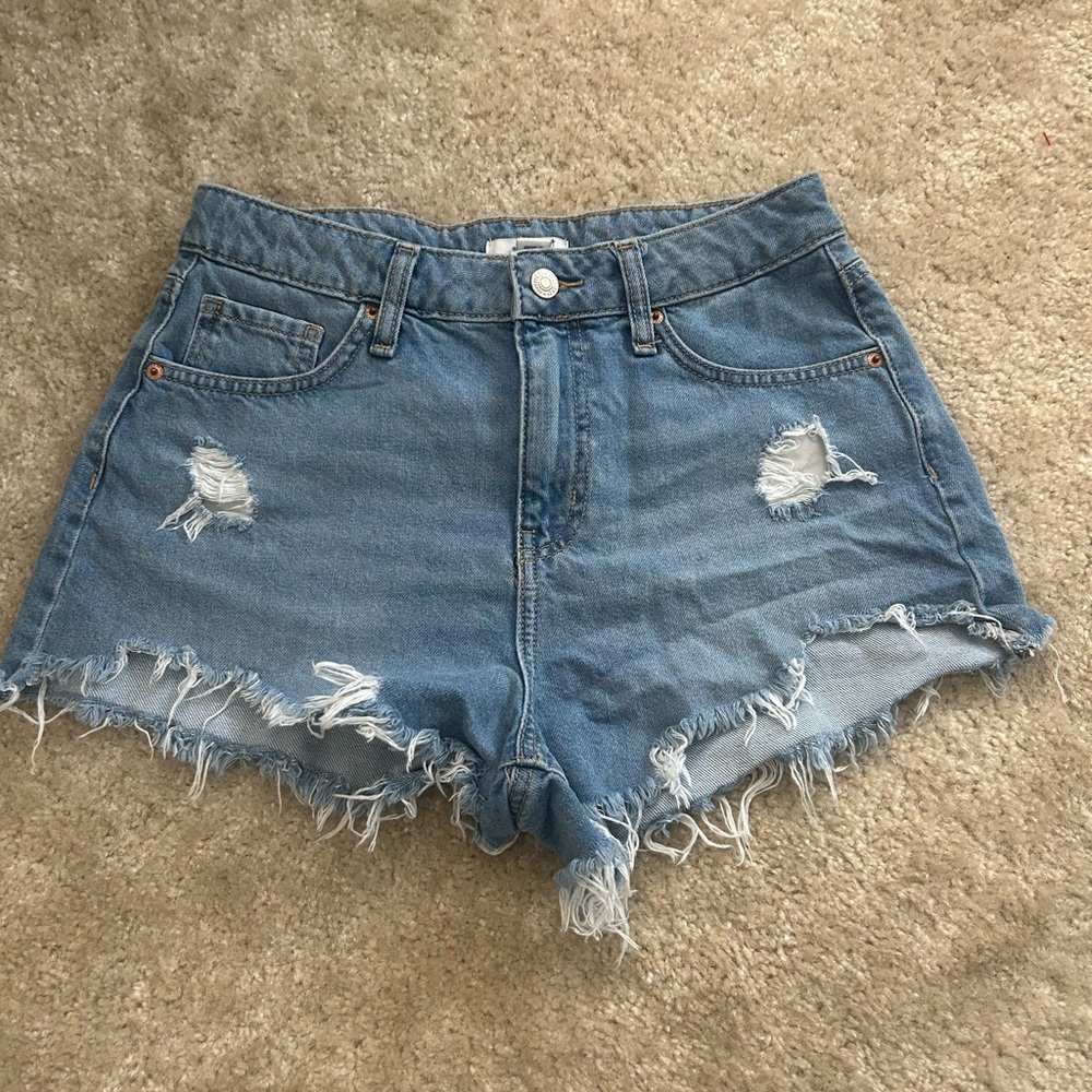 Forever 21 Retro High Rise Jean shorts. Size 28.